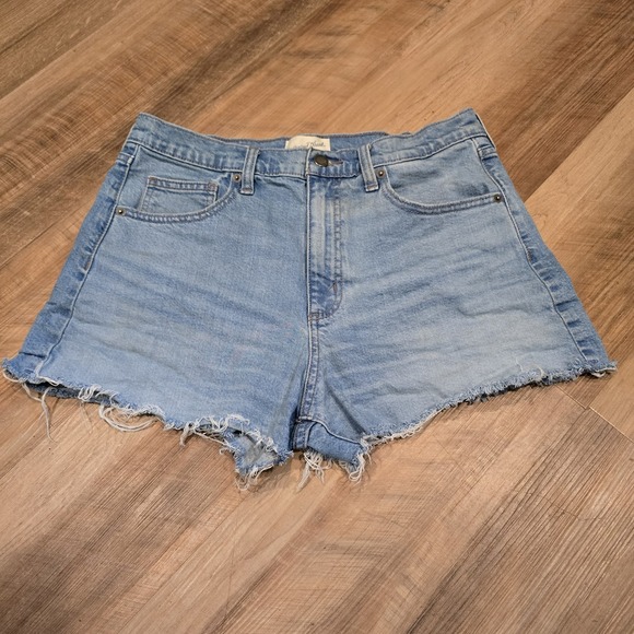 Universal Thread Women's 90's Y2k Light Blue Denim Shorts,  Size 10R - Picture 1 of 5